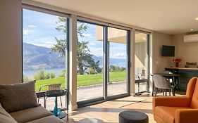 Kelowfornia Lakeview Retreat